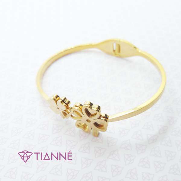 Brazalete dorado con doble trébol