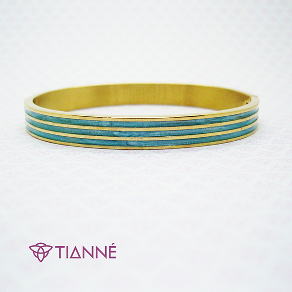 Brazalete de acero en dorado con detalle de color azul turquesa